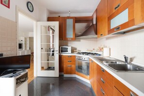 Refrigerador, microondas y horno 