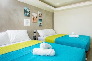 Desk, laptop workspace, free WiFi - Coastal Breeze Hotel (Baler)