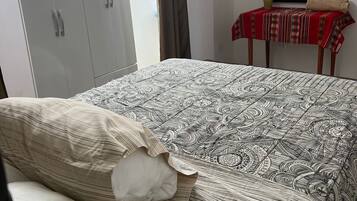 3 bedrooms, bed sheets