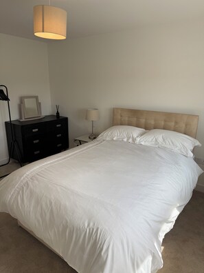 2 soverom, strykejern/-brett, wi-fi og sengetøy