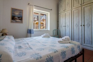 2 bedrooms, iron/ironing board, travel cot, WiFi