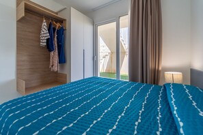 1 chambre, fer et planche à repasser, draps fournis