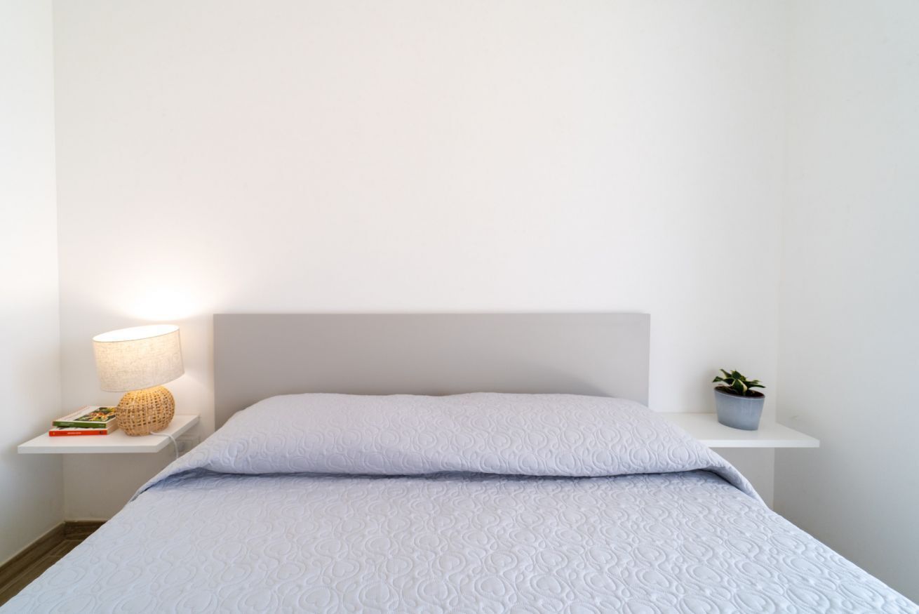 1 chambre, fer et planche à repasser, draps fournis