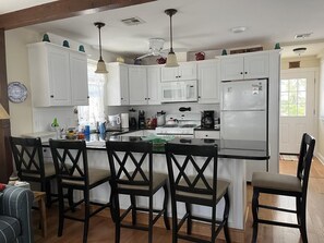 Fridge, oven, stovetop, dishwasher