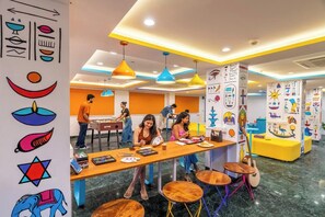 Coin salon dans le hall