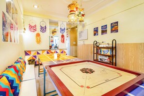 Lobby sitting area - goSTOPS Mussoorie Library Road (Mussoorie)
