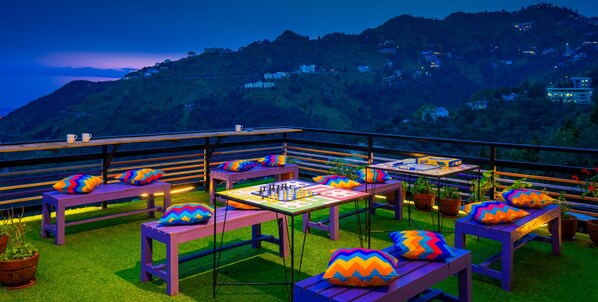 Lobby sitting area - goSTOPS Mussoorie Library Road (Mussoorie)