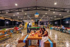 Lobby sitting area - goSTOPS Mussoorie Library Road (Mussoorie)