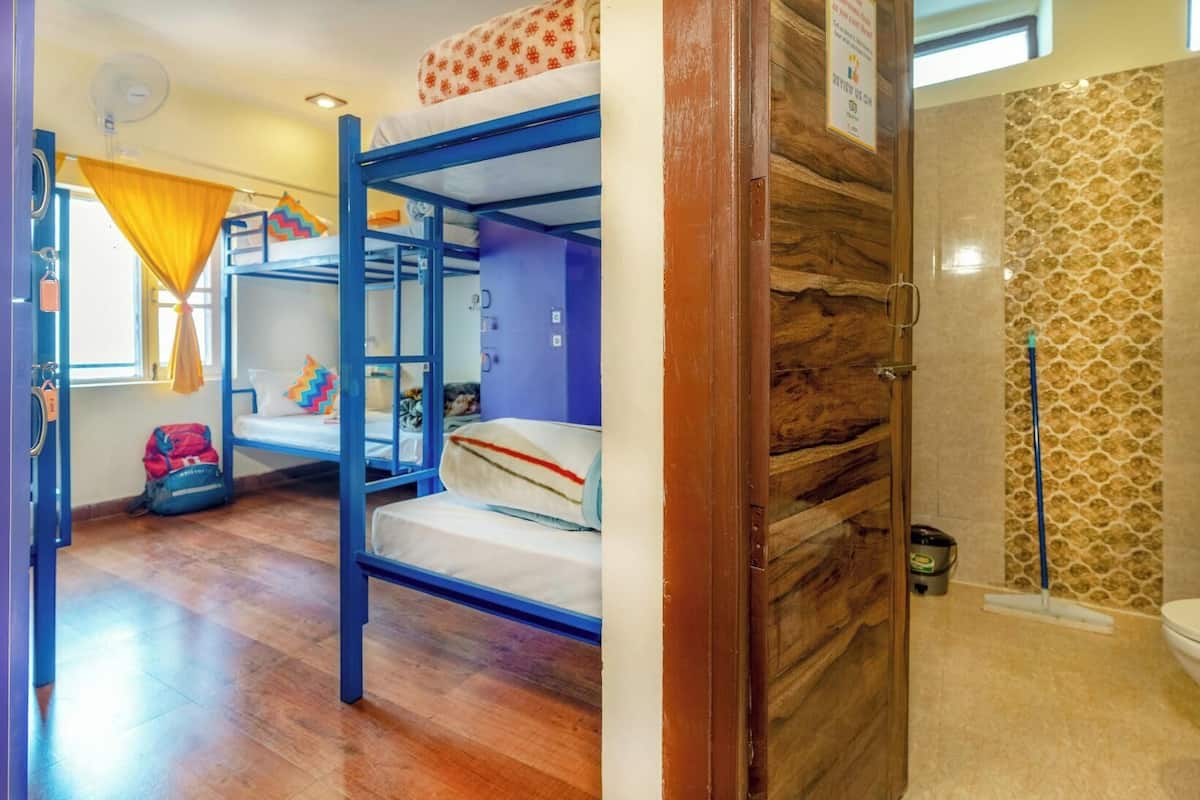 Dortoir Partagé, femmes uniquement, salle de bains privée