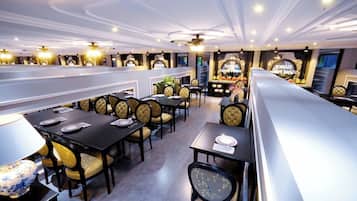 Bao gồm bữa sáng buffet hàng ngày