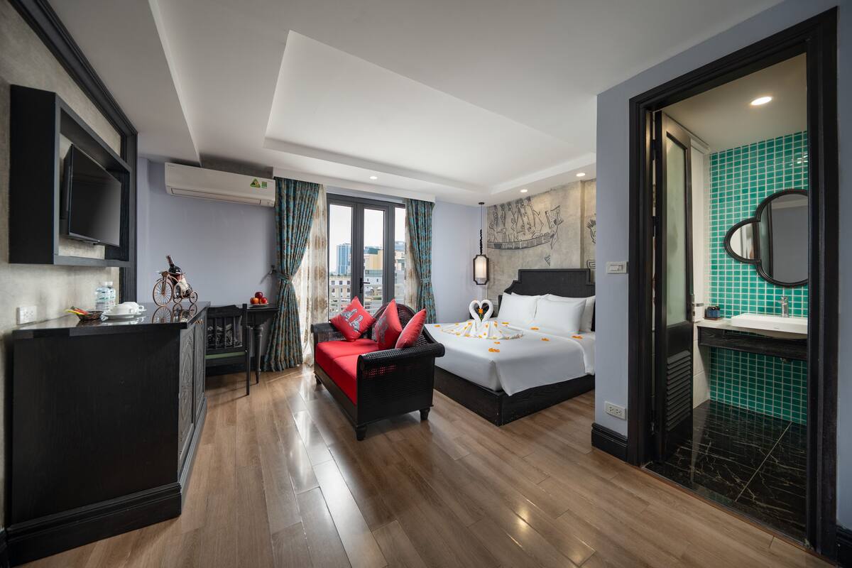 Royal Suite, Large Balcony City View | Minibar, desk, free WiFi, bed sheets
