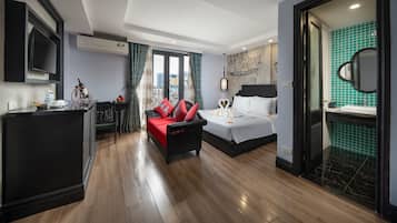 Habitación Royal doble, balcón, vistas a la ciudad (Suite) | 1 dormitorio, minibar, escritorio y wifi gratis