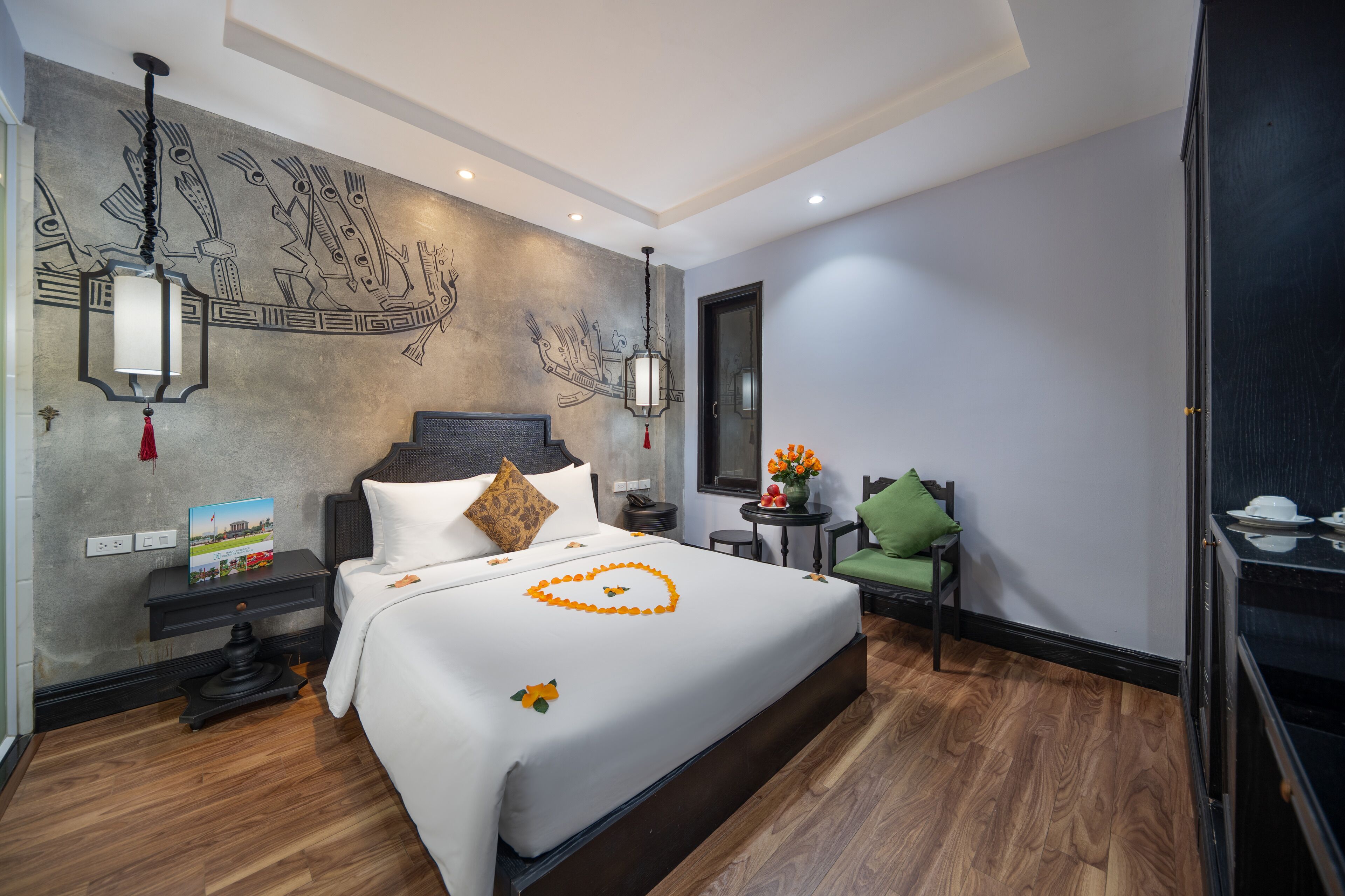 Minibar, desk, free WiFi, bed sheets