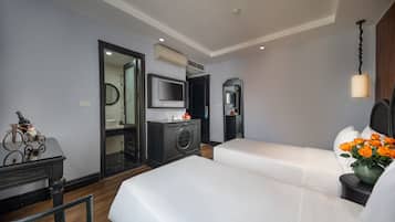 Deluxe Double or Twin With Window | 1 bedroom, minibar, desk, free WiFi