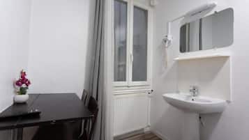 Basic Double Room | Free WiFi, bed sheets