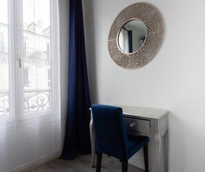 Free WiFi, bed sheets - Europe BLV (Paris)
