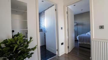 3 bedrooms, iron/ironing board, free WiFi