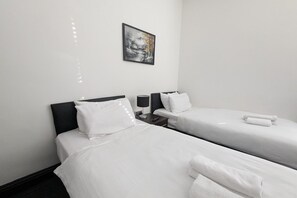 1 bedroom, free WiFi - OYO Firs Lodge London Heathrow| Standard Twin (Hounslow)