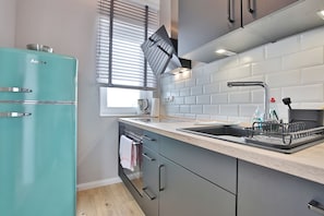 Kühlschrank, Ofen, Herdplatte, Geschirrspüler