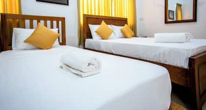 Charming 2-bedroom apartment with AC, WiFi - 10mins Walk to Kandy Lake & Temple