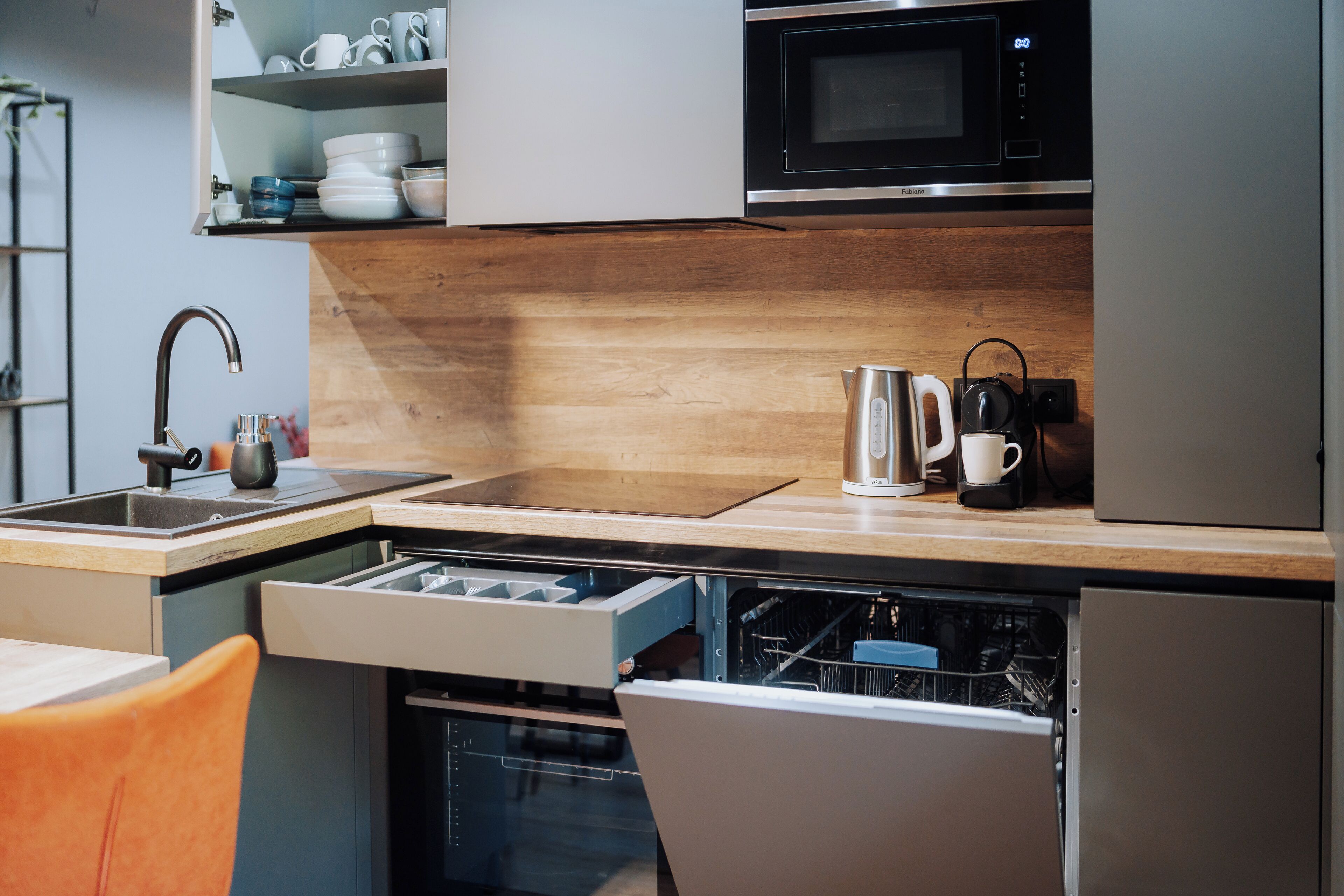 Refrigerador, microondas, horno y parrilla de estufa 