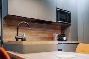 Fridge, microwave, oven, stovetop - Riscani 1BR • Steps to Kaufland and Main Street (Chișinău)