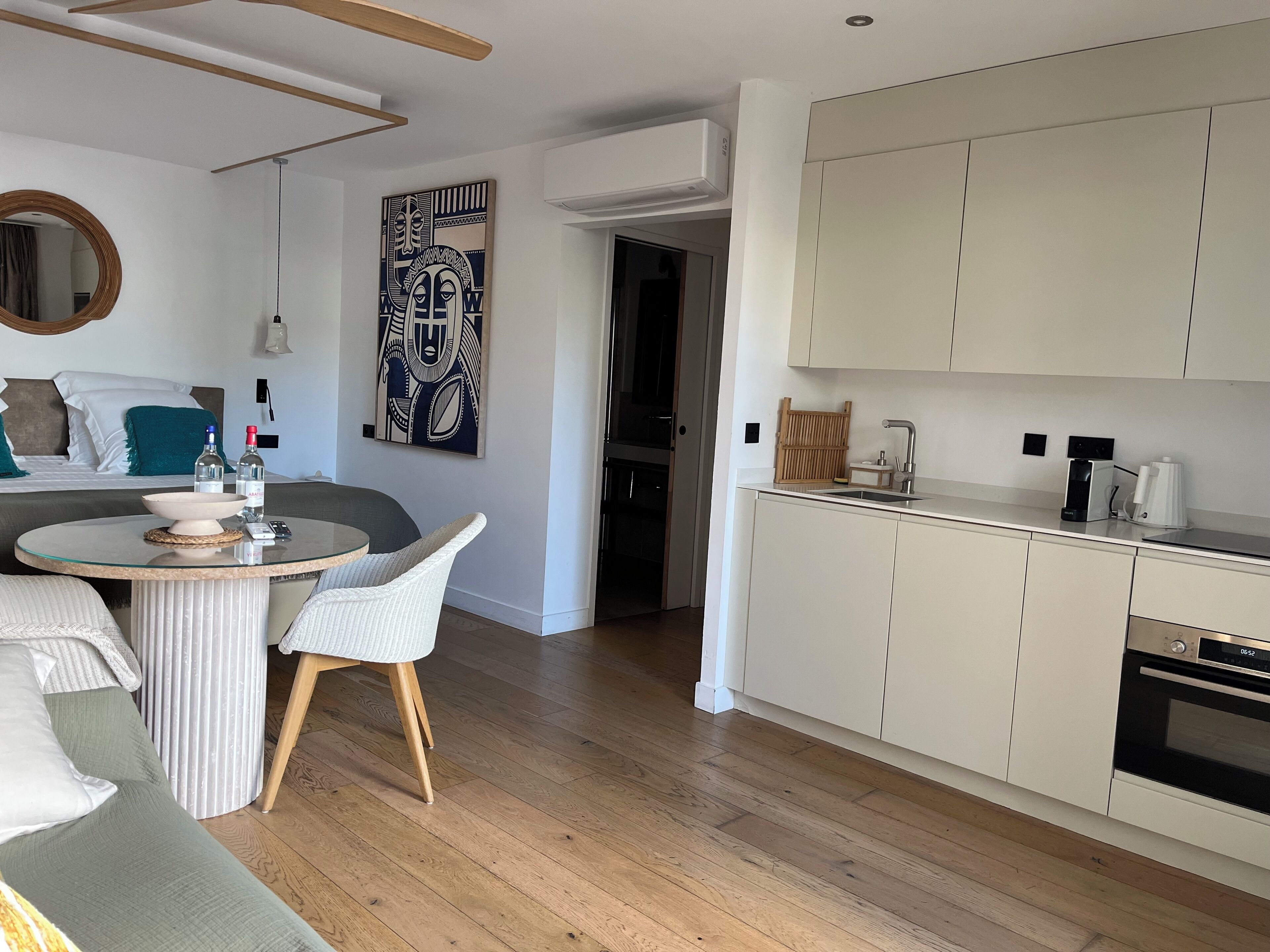 Standard Quadruple Room (PMR) | Private kitchen | Fridge, microwave, dishwasher, espresso maker