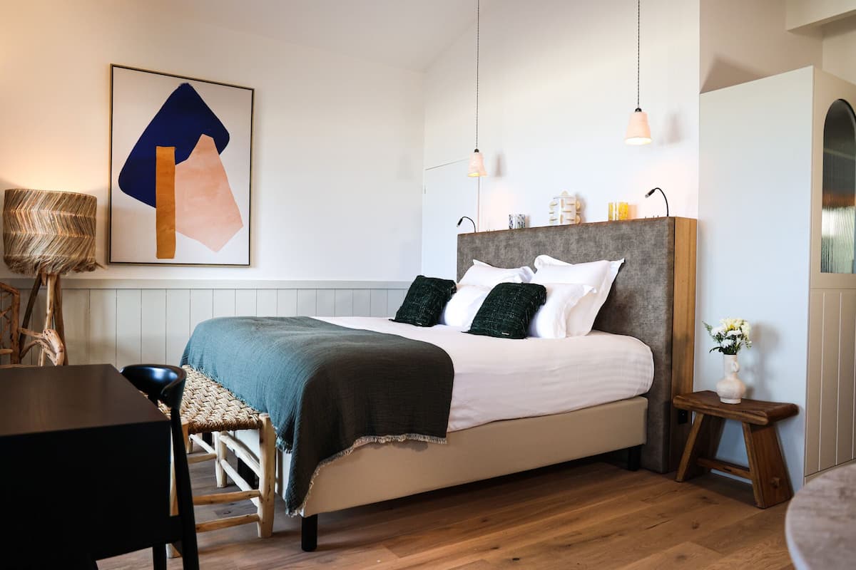 Premium suite, en-suite badkamer, uitzicht op zee | 1 slaapkamer, luxe beddengoed, gratis wifi