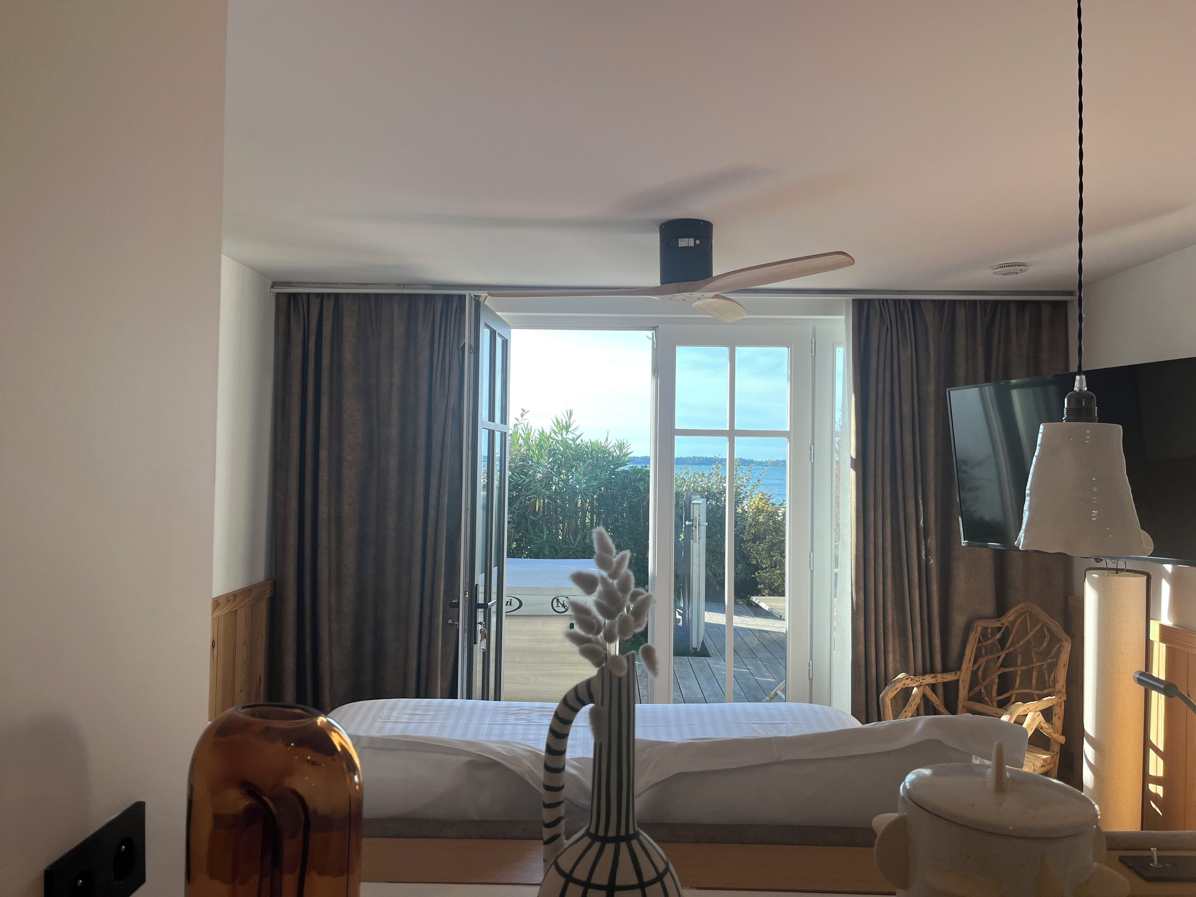 Premium bedding, free WiFi