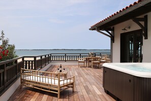 Luxury Penthouse, Sea View | Outdoor spa tub - Résidence Les Suites Pereire (Arcachon)
