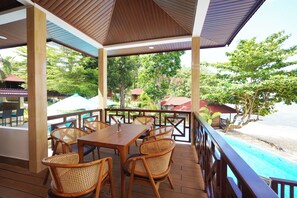 Khu ẩm thực ngoài trời