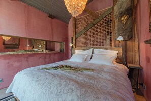 3 bedrooms, in-room safe, iron/ironing board, WiFi