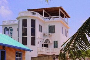 Exterior - Poolside Seaview Studio With Infinity Pool & Overwater Deck Near Airport, 1st FL (Belize City)
