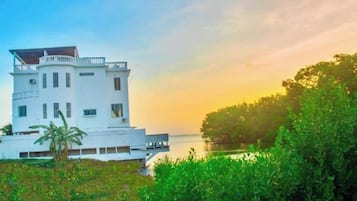 Studio, 1 Bedroom, Smoking, Patio | Exterior