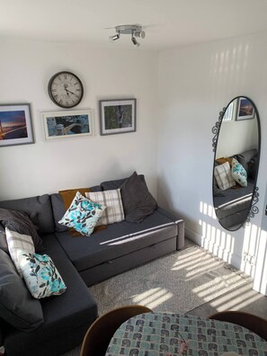 Apartment, 1 Bedroom, Garden View | Living room - Private Flat in Wrose, Shipley, Bradford (Shipley)