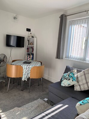 Apartment, 1 Bedroom, Garden View | Room amenity