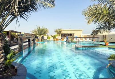 2-bedroom apartment in lovely Dubai with WiFi, AC, Close to airport