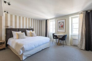 Suite ejecutiva, baño en la habitación | Ropa de cama de alta calidad y caja de seguridad en la habitación