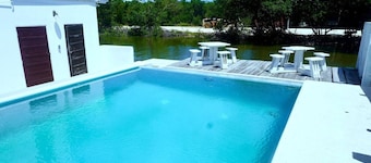 Sea Belize Relaxing Studio w Sea View Pool & Overwater Deck Near Airport, 1st FL