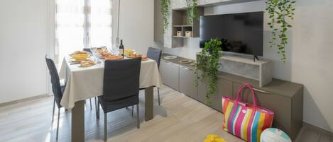 Apartment, Balkon | Wohnbereich