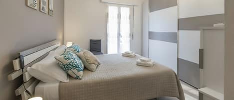 Apartment, Balkon | Bügeleisen/Bügelbrett, kostenloses WLAN