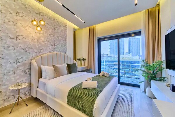 Desk, iron/ironing board, WiFi, bed sheets