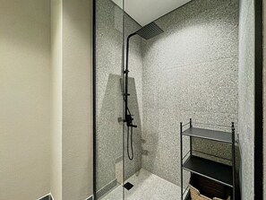 Hårføner og håndklær