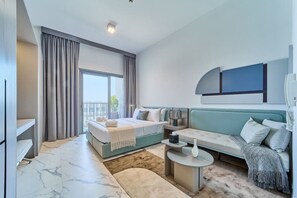 Desk, iron/ironing board, WiFi, bed sheets - Chic and Bright Studio in the Heart of Meydan (Dubai)