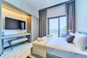 Skrivebord, strykejern/-brett, wi-fi og sengetøy