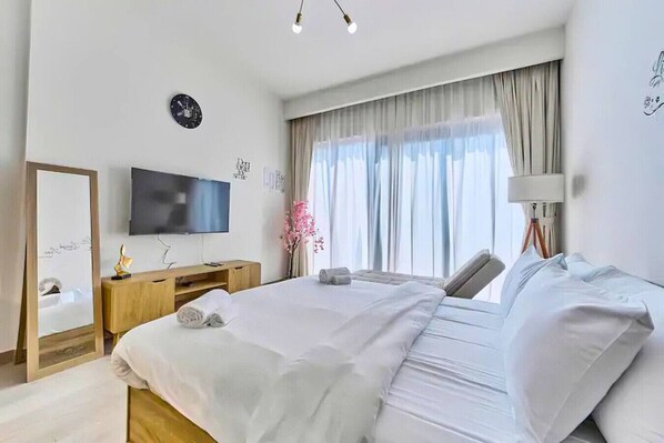 Iron/ironing board, WiFi, bed sheets