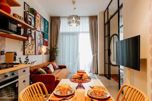 Fernseher, Tischtennisplatte