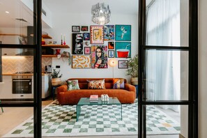 Fernseher, Tischtennisplatte