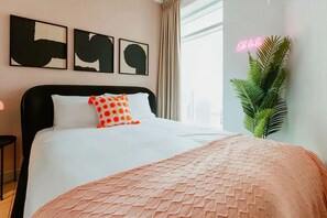 2 bedrooms, desk, iron/ironing board, WiFi