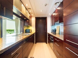 Fridge, microwave, oven, stovetop - Spacious 2BR in Downtown  | High Floor | 8 Guests (Dubai)